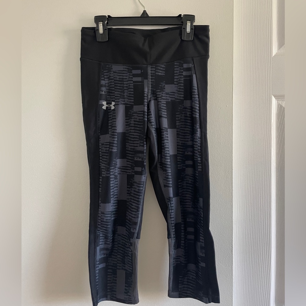 Under Armour Black Compression Capri Leggings with Pocket